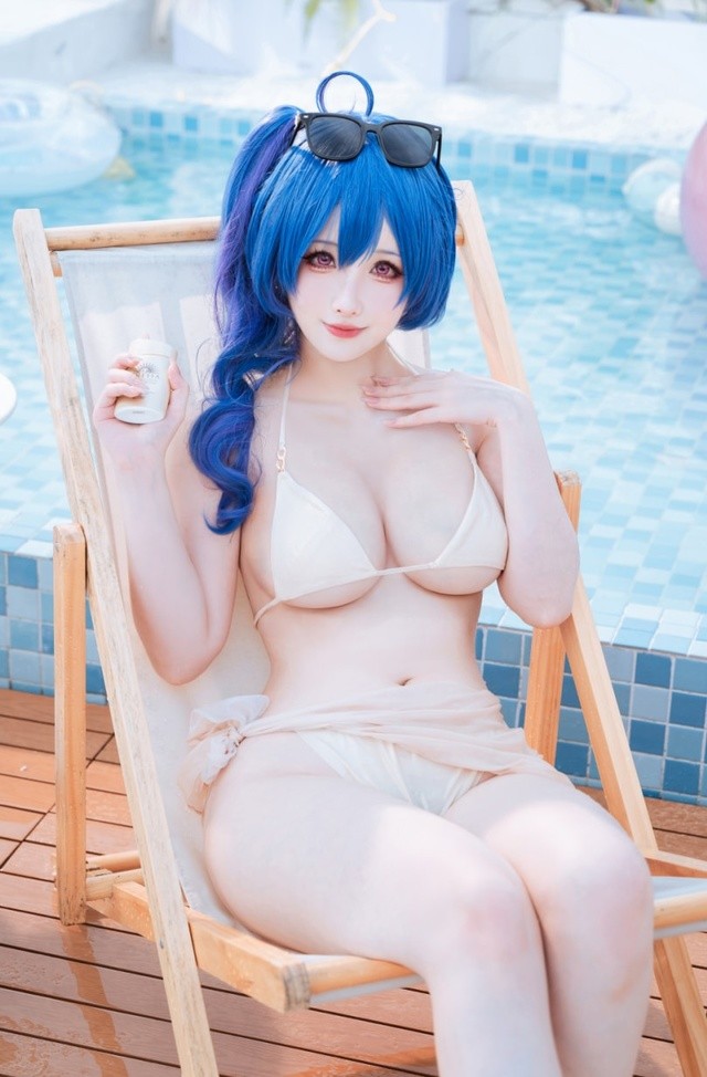 rioko凉凉子圣路易斯香槟色比基尼cos解析：纯欲风还原碧蓝航线人气角色[40P-309MB]