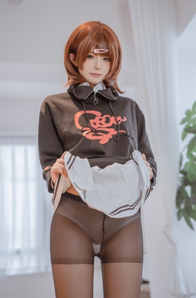 Quan冉有点饿《偶像大师》樋口圆香清冷系神还原！少女心事氛围感拉满 [44P-592MB]